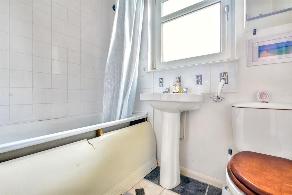 Bathroom_2.jpeg