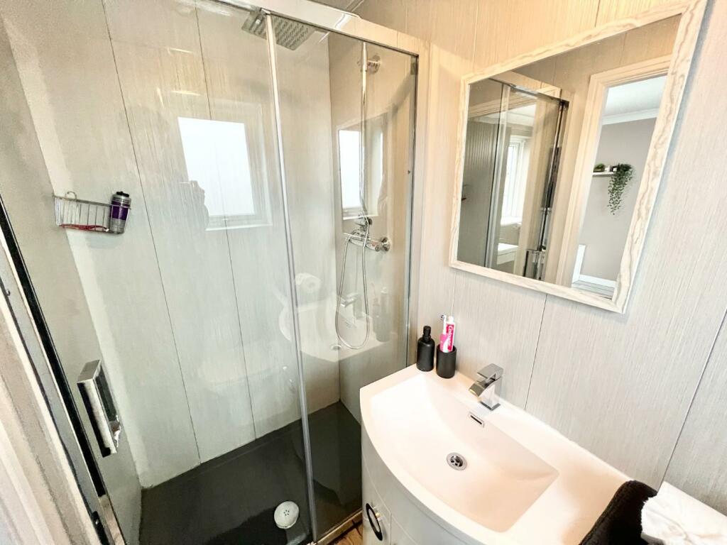 Bedroom Two En-suite