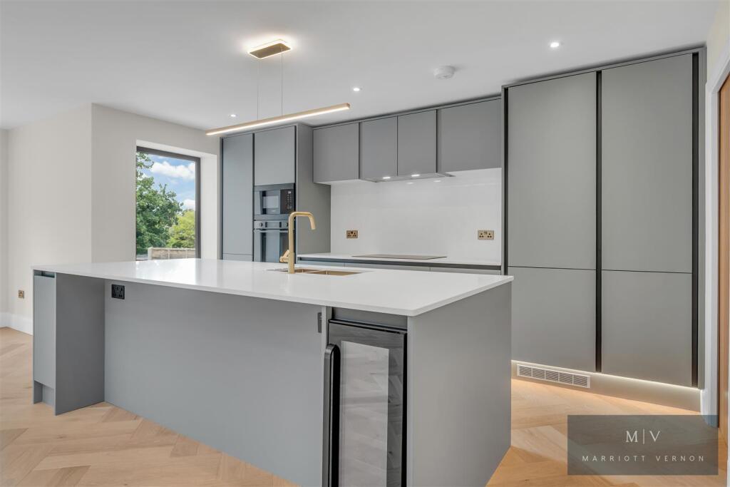 Croham Mount 16 MV-5.jpg