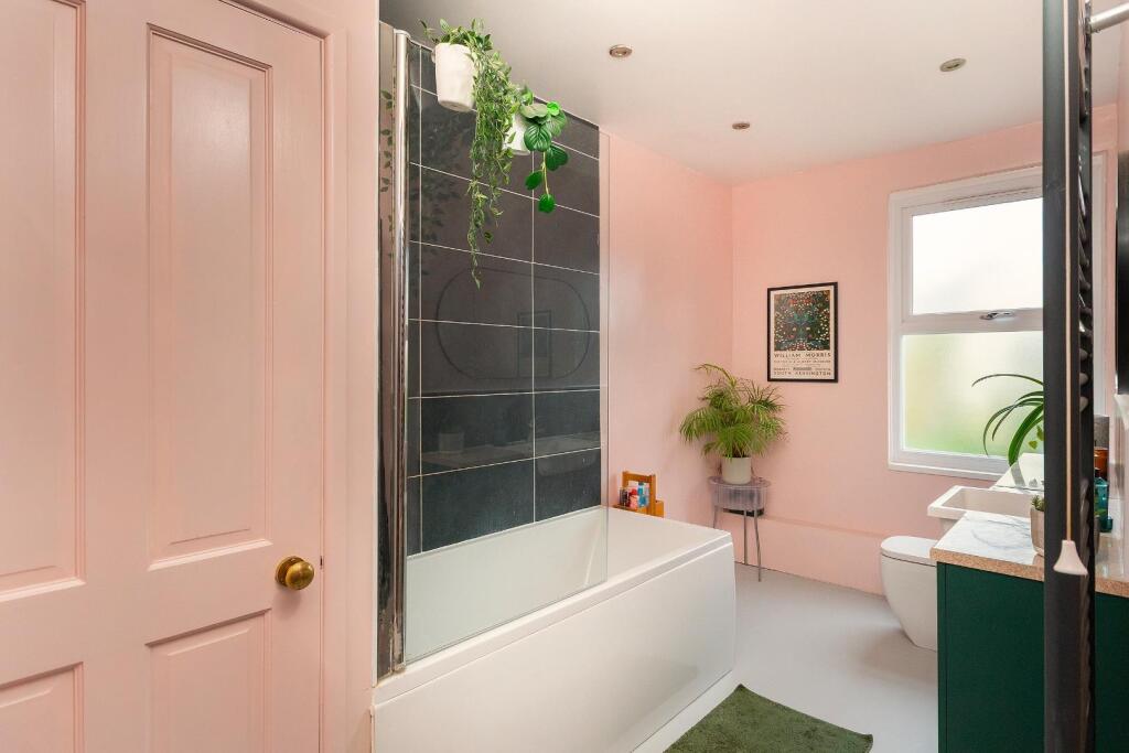 0H4STRD - Bathroom C.jpg