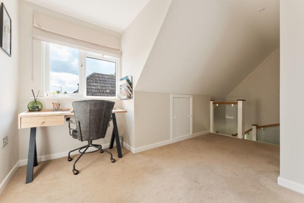 15 Barry Gardens-...