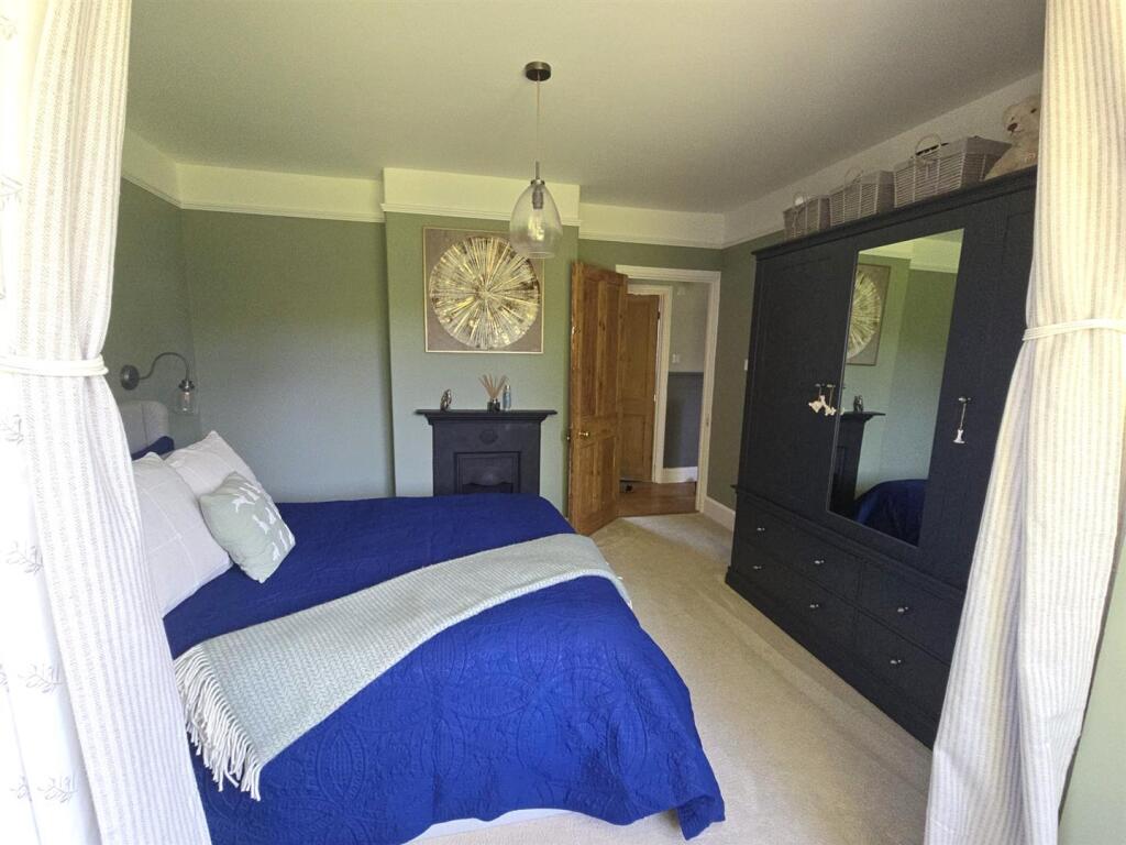 Bedroom 1 (2).jpg