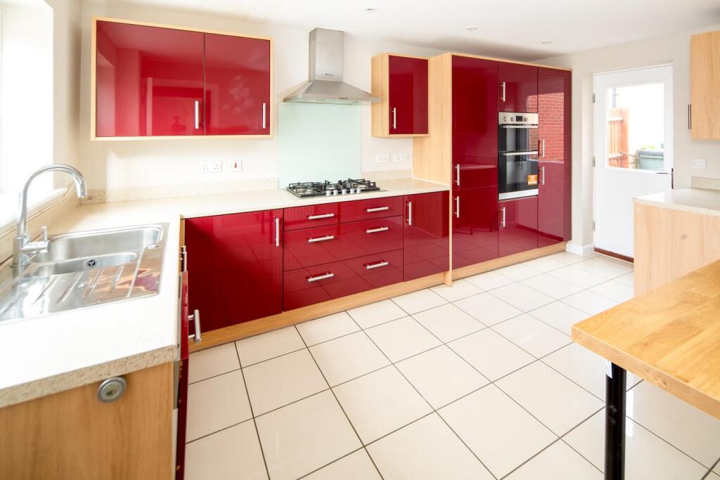 09-kitchen breakfast.jpg
