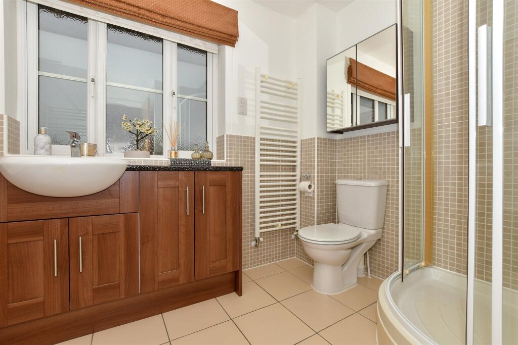 En-Suite Bathroom