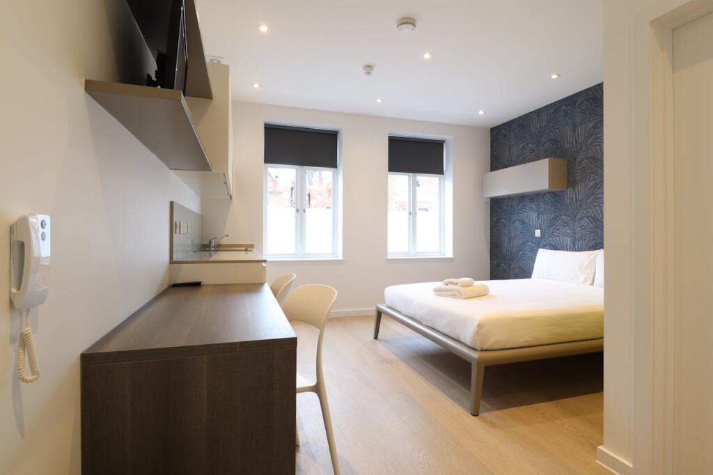 LymingtonRoad71.jpg