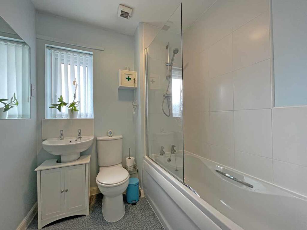 Yellowmead Road 40 Bathroom.jpg