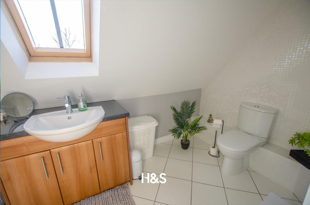 10 kineton croft - en suite.jpg