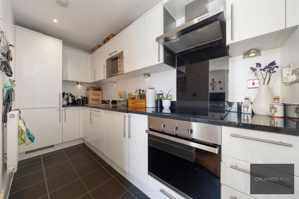 Flat 308, Zachary House SW9 0AF-5.jpg