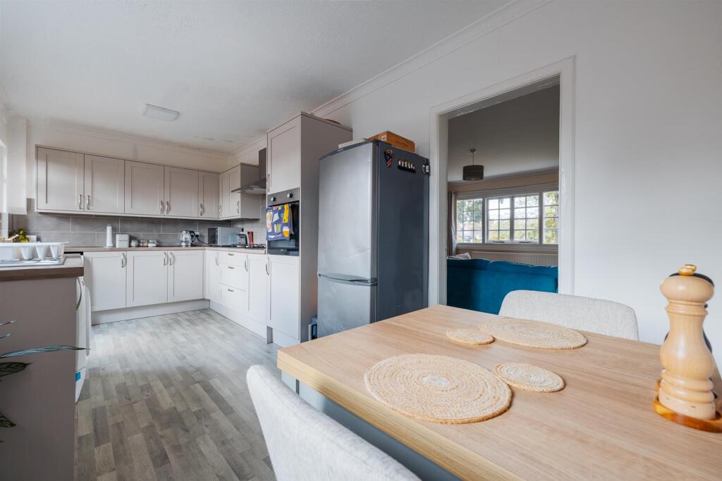 36 Circular Dr-11.jpg