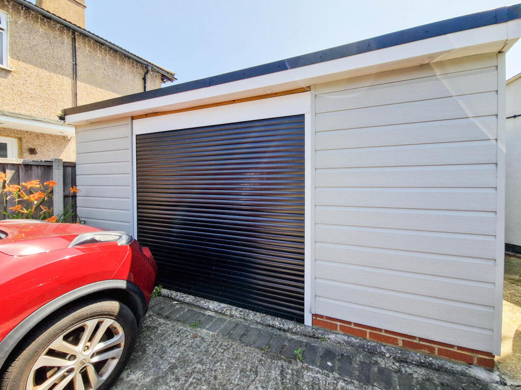 Large Garage (14ft x 14ft)