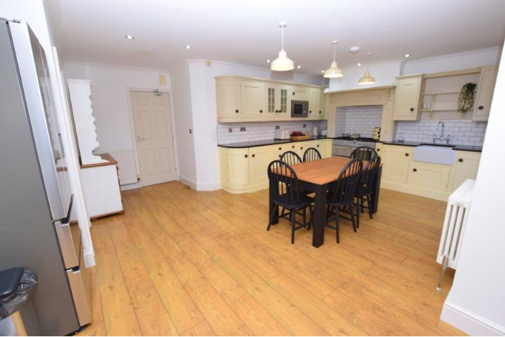 LIVING KITCHEN DINER