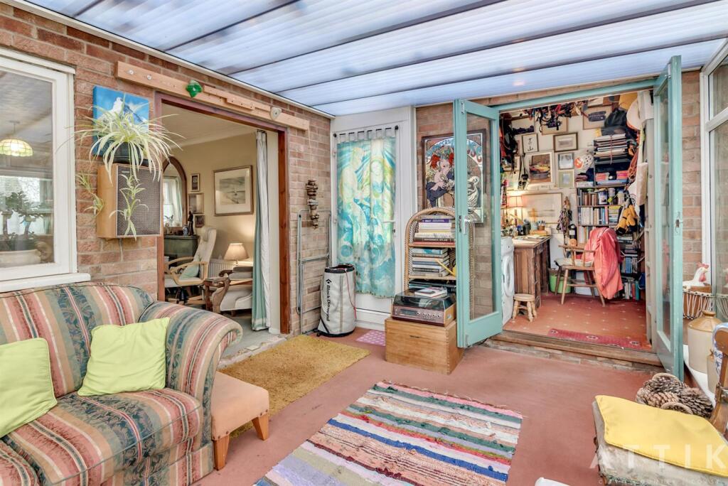 6 Mill Hill Drive Halesworth IP19 8DB (11).jpg