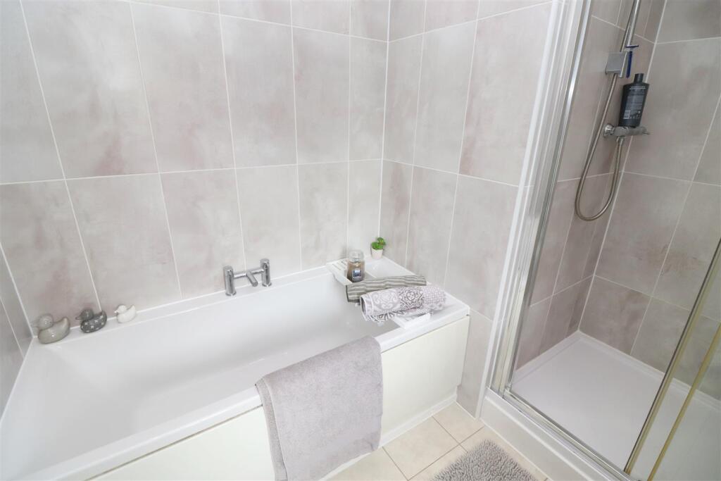 En-Suite Bath / Shower Room / WC