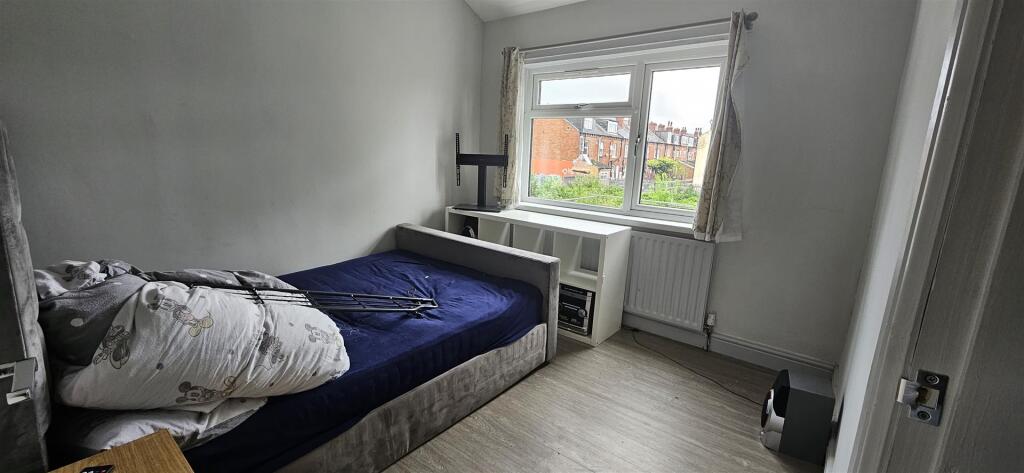Bedroom 1.jpg