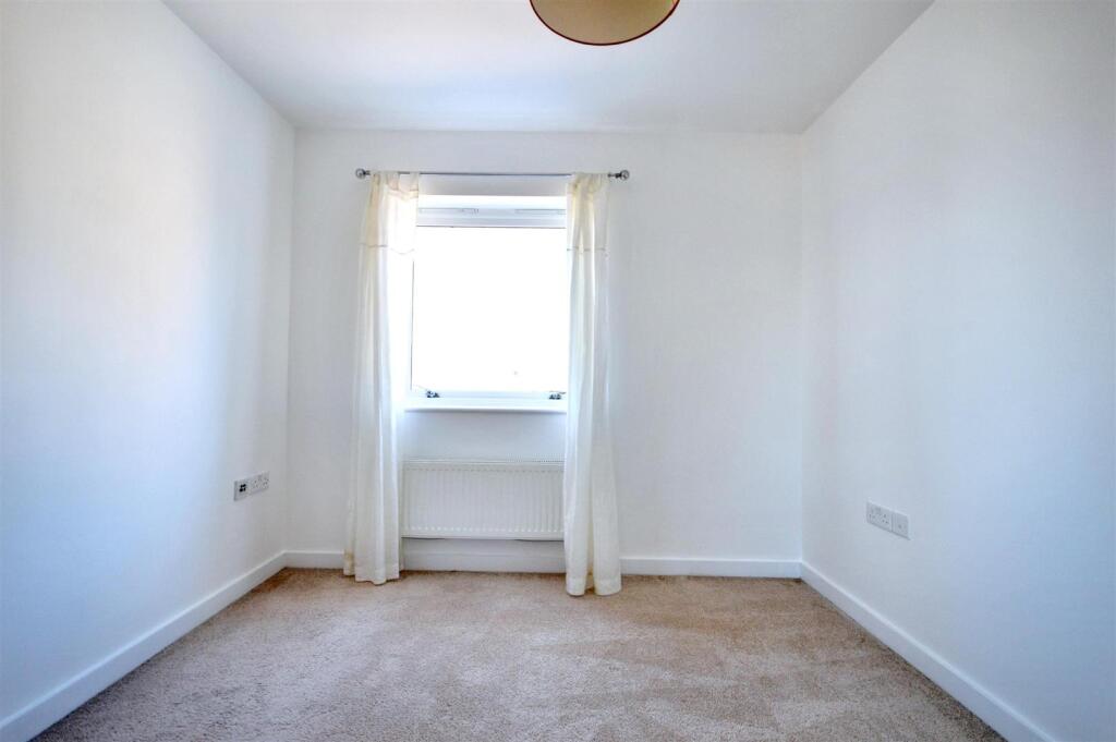 Bedroom One (2).jpeg