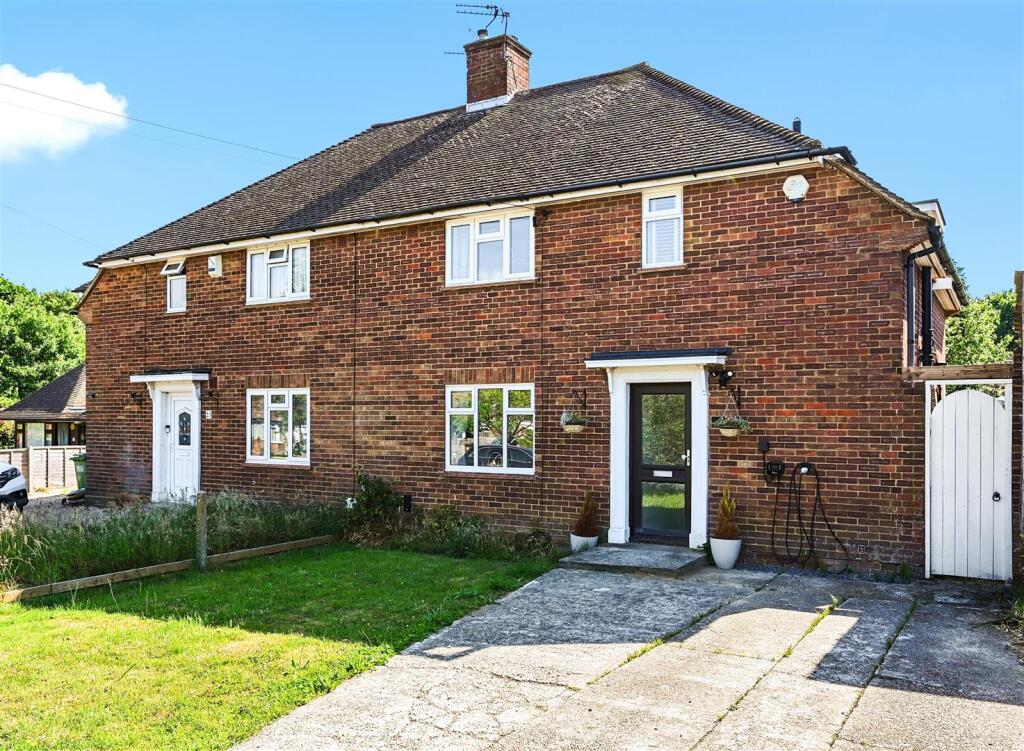 24 OCKLYNGE CLOSE front shot.jpg