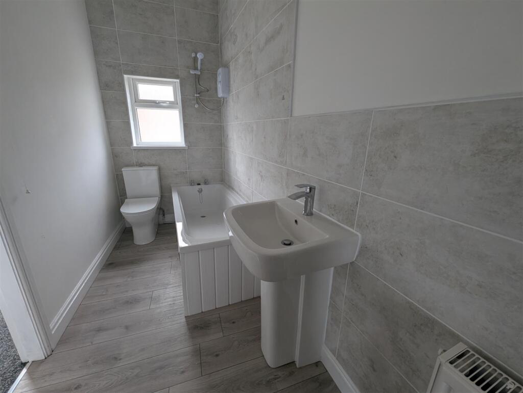 Jack &amp; Jill Bathroom