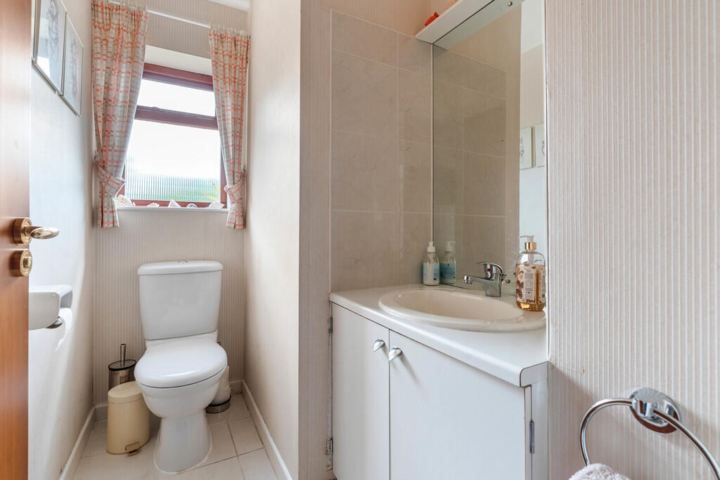 6 Hawkesworth Dri...