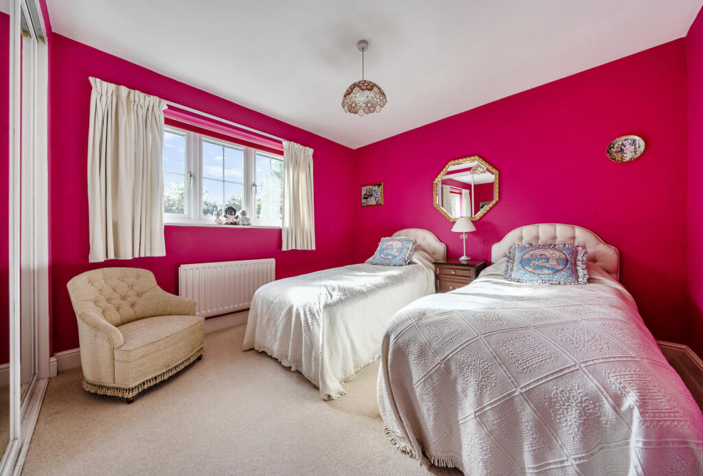 1371251-11-68f8c9...