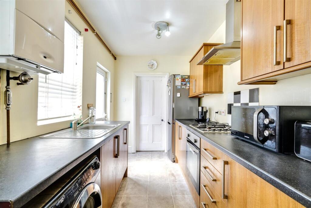 Kitchen 1_2.jpeg