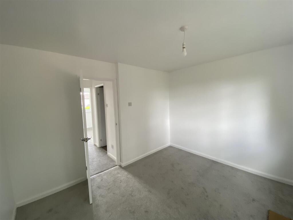 bedroom.JPG