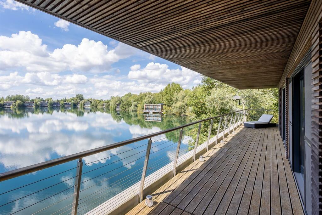 50 - 19 Longcross Causeway - GL7 3DT - Web.jpg