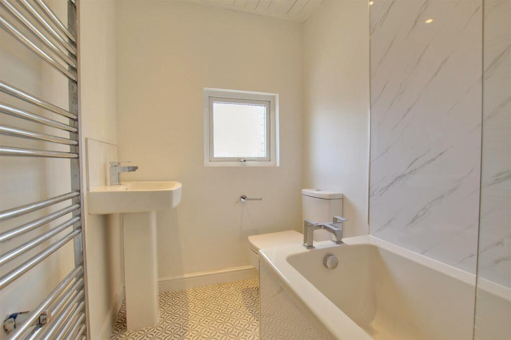 BATHROOM/W.C.