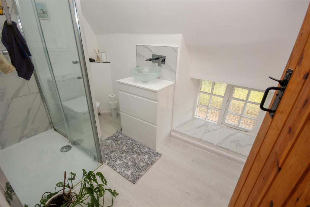 Shower Room.jpg