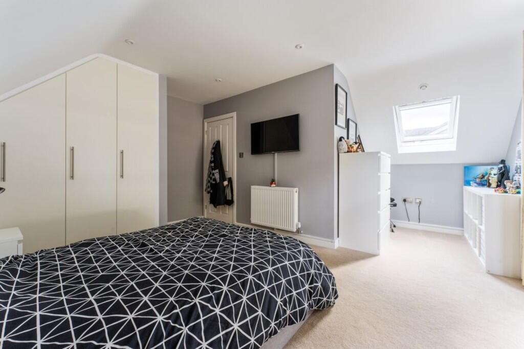 15 Barry Gardens-...