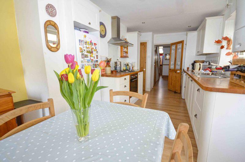 KITCHEN/BREAKFAST ROOM