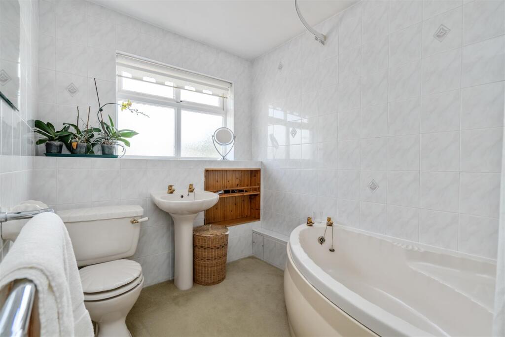 2 Oaken Drive_11.jpg