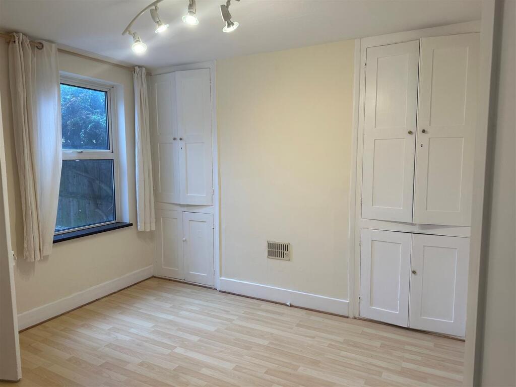 21 Edward Street Bedroom 2.jpg