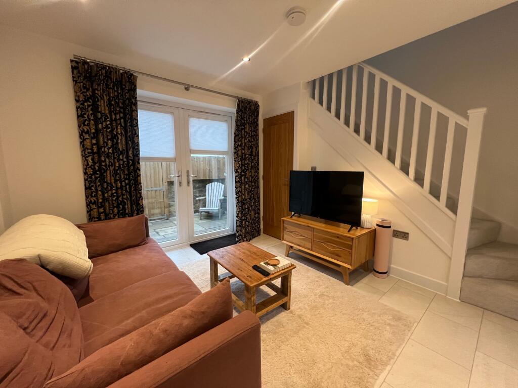 OPEN-PLAN LIVING KITCHEN ROOM