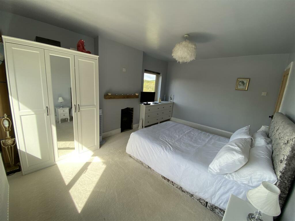 Bedroom no.1 front double: