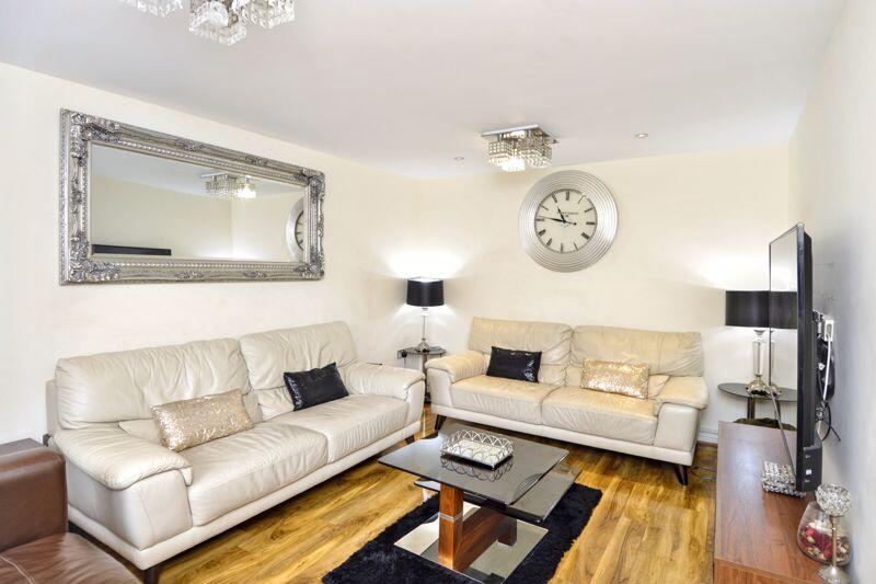 LIVING ROOM (1)