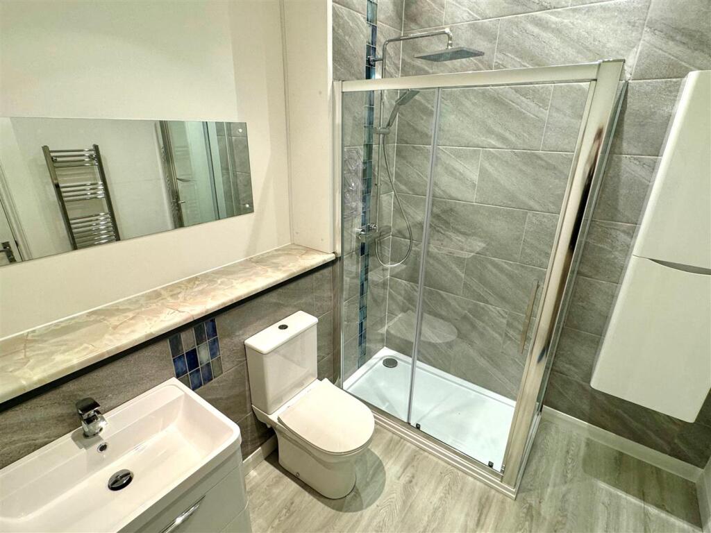 Flat 1, Compass Rose Shower Room