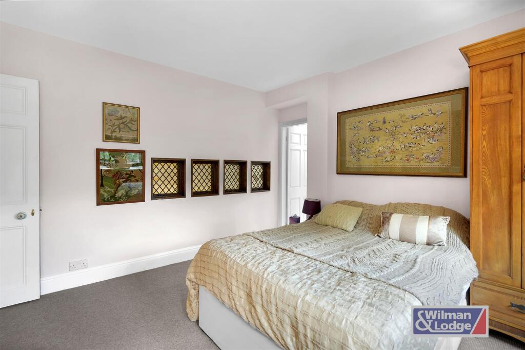 Four Double Bed Character Property in Steeton (28)