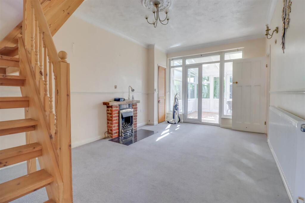52 ATHELSTAN GARDENS-10.jpg