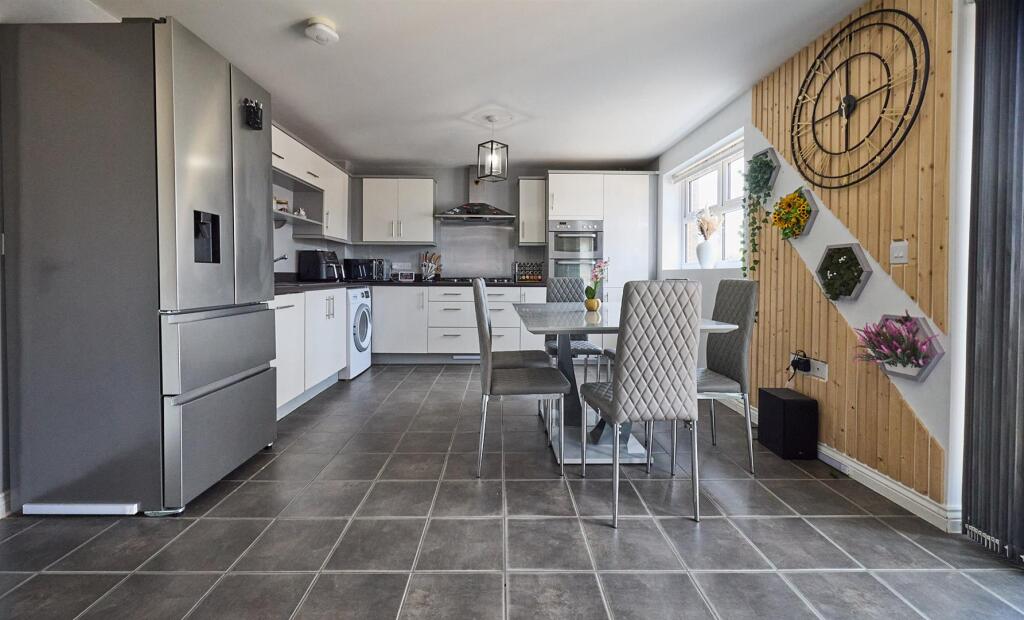 FITTED DINING KITCHEN TO REAR