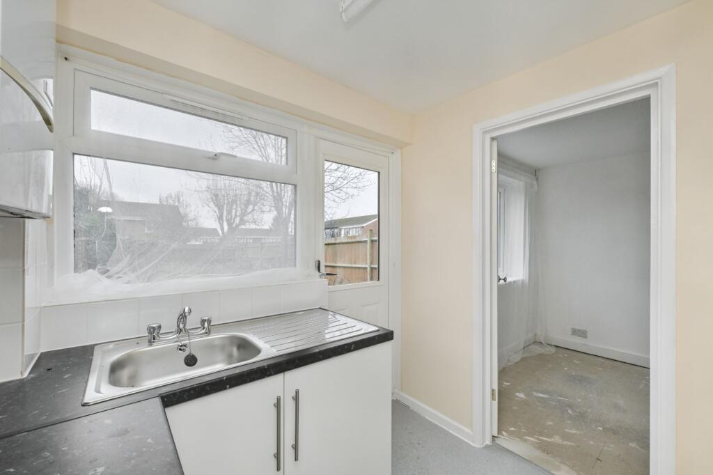 24 Milton Dene, Hemel Hempstead, HP2 7PE