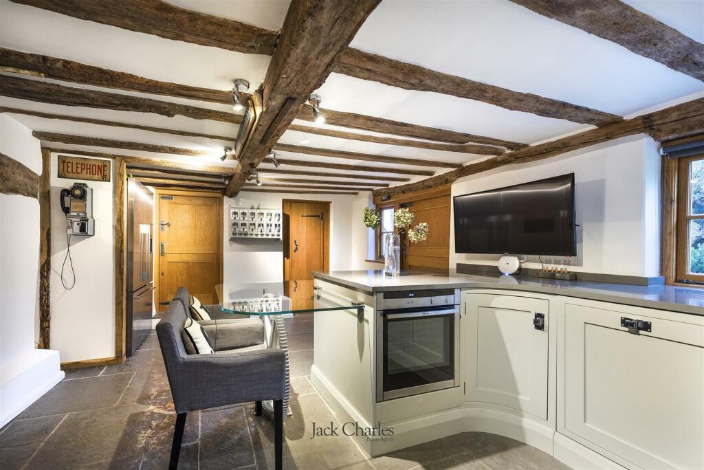 Little Bewl Farmhouse, TN3 8JL 009.jpg