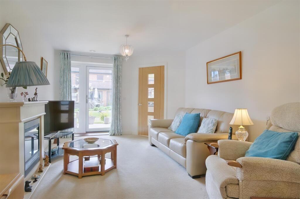 8546531-interior27.JPG