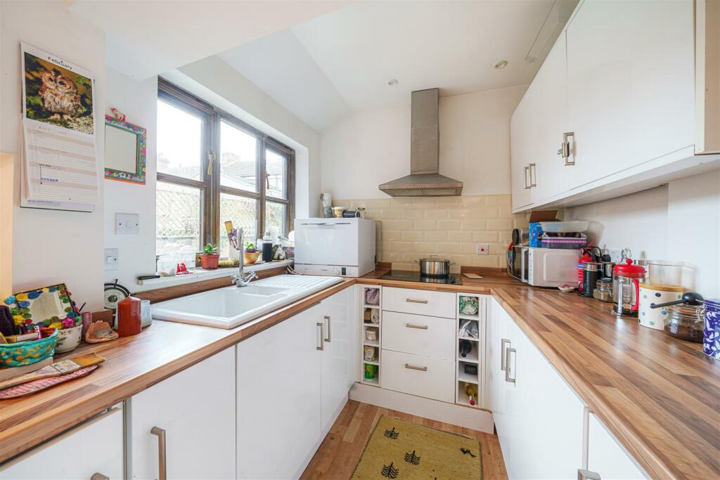 annexe kitchen h.JPG