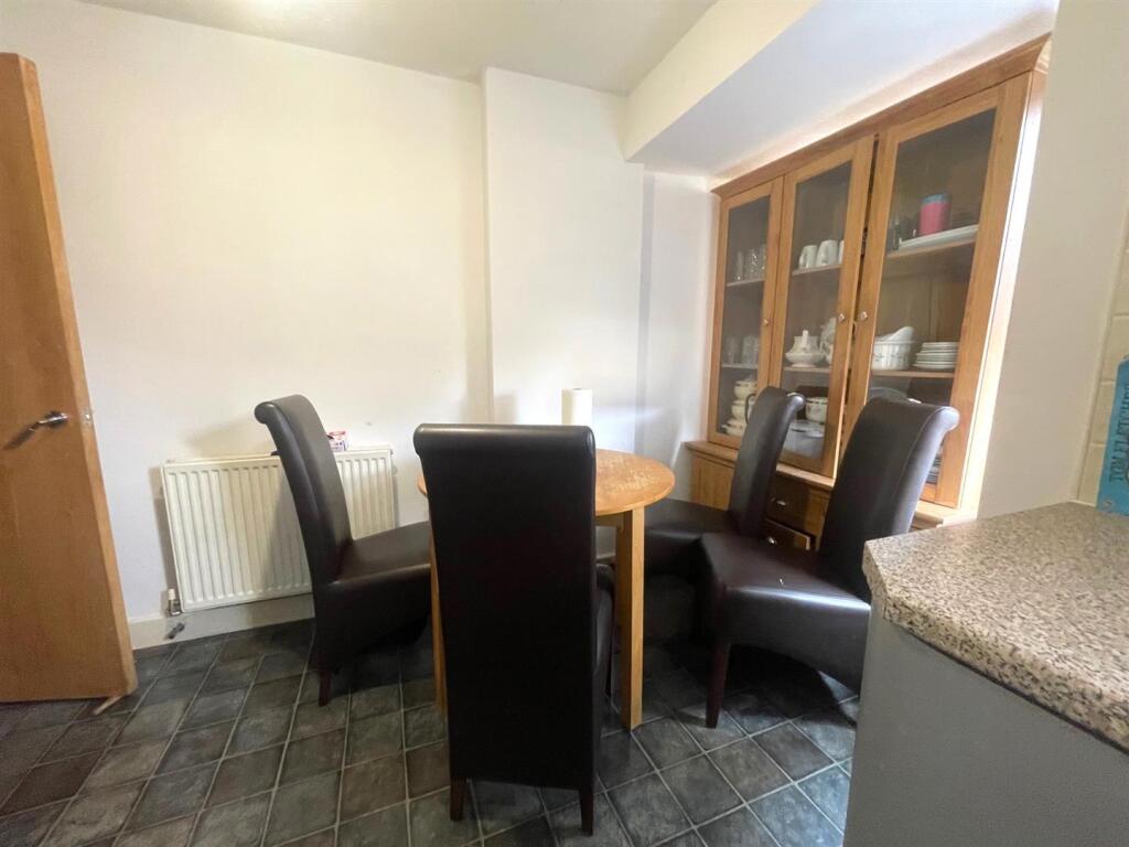 Kitchen 3.jpg