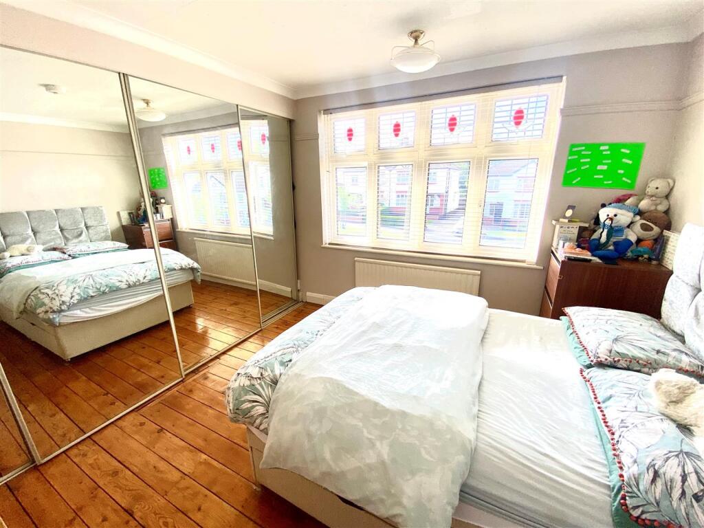 Bed 2.jpg