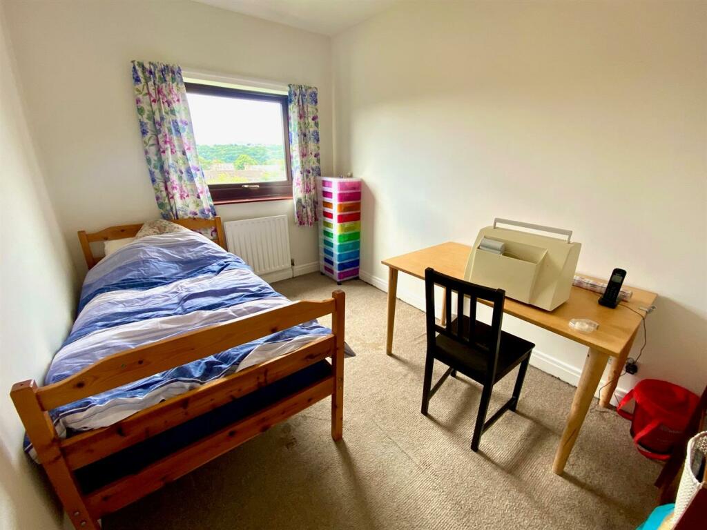 bed 4.jpg