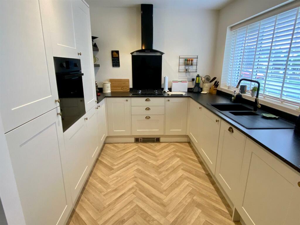 springfield park 8 kitchen.jpg