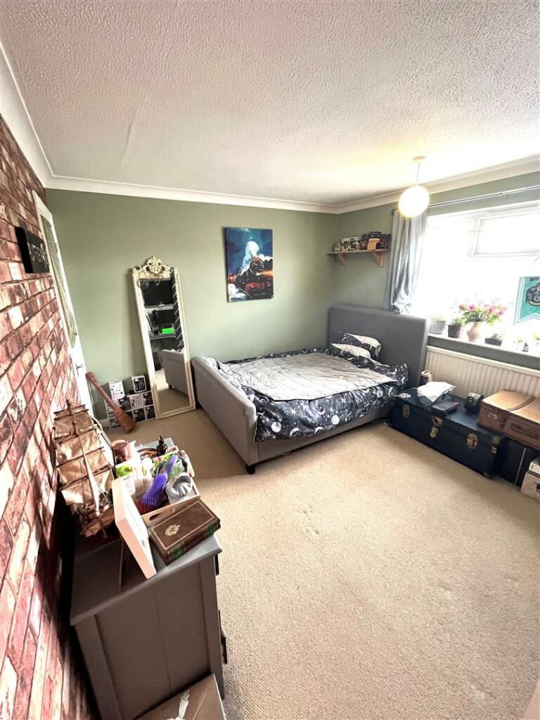 32 saxon close bedroom.jpg
