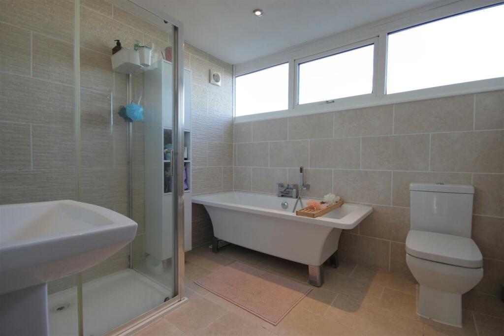 BATHROOM/W.C.