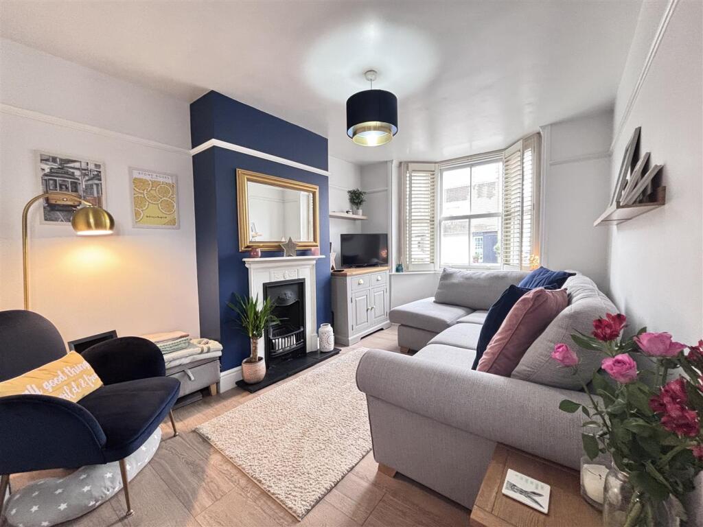 Victoria lounge 2.jpg